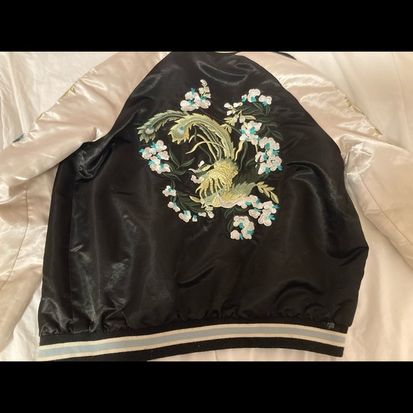 Such a gorgeous bomber jacket! - Picture 3 of 4